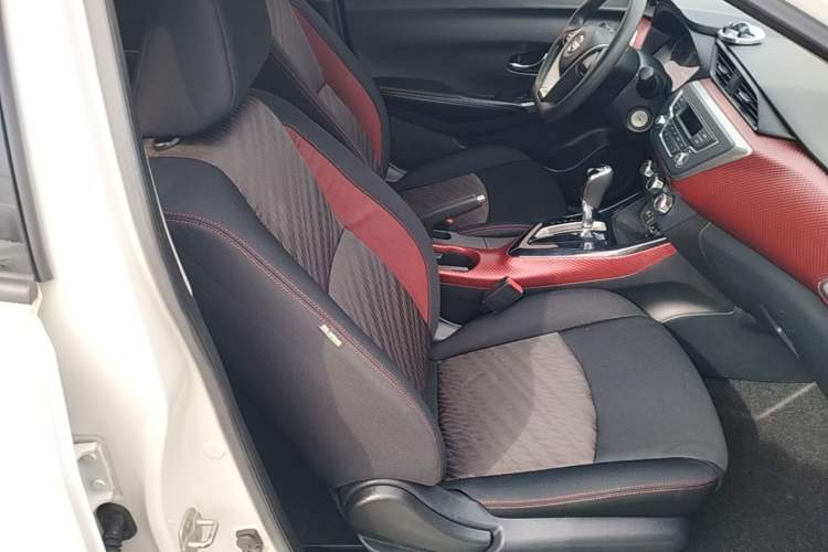 Used Nissan Lannia 2016 1.6L CVT Cool Edition Right Front Seat