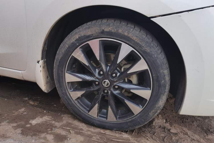 Used Nissan Lannia 2016 1.6L CVT Smart Cool Edition Right Front Wheel Hub