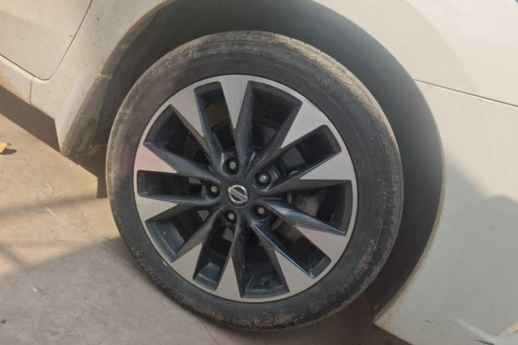 Used Nissan Lannia 2016 1.6L CVT Smart Cool Edition Right Front Wheel Hub