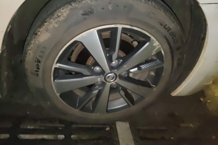 Used Nissan Lannia 2016 1.6L CVT Cool Edition Right Front Wheel Hub