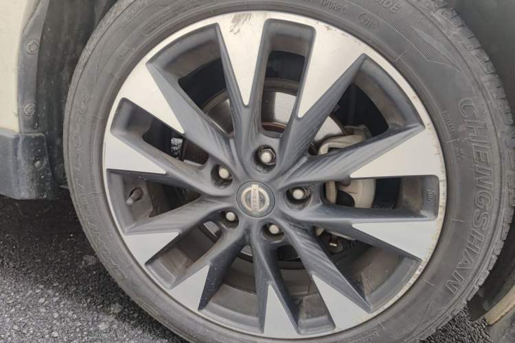 Used Nissan Lannia 2016 1.6L CVT Smart Edition Right Front Wheel Hub