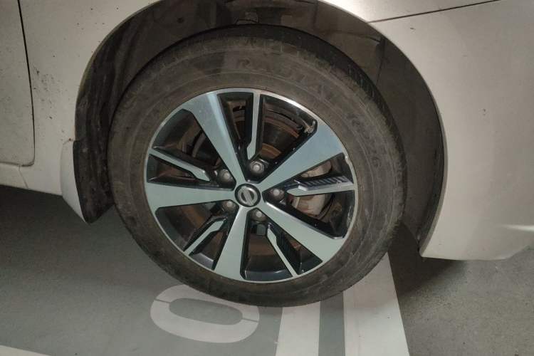 Used Nissan Lannia 2016 1.6L CVT Cool Edition Right Front Wheel Hub