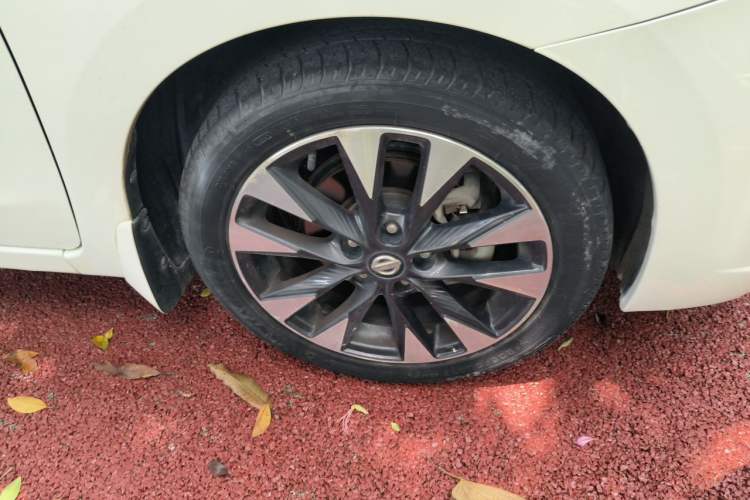 Used Nissan Lannia 2016 1.6L CVT Smart Cool Edition Right Front Wheel Hub