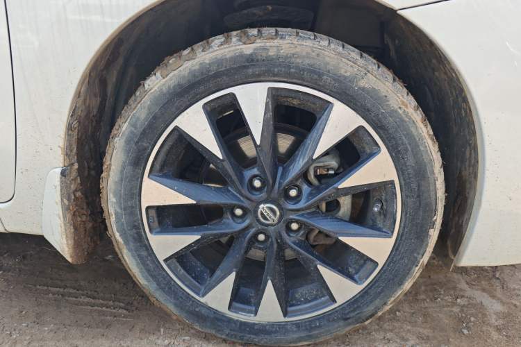 Used Nissan Lannia 2016 1.6L CVT Smart Cool Edition Right Front Wheel Hub