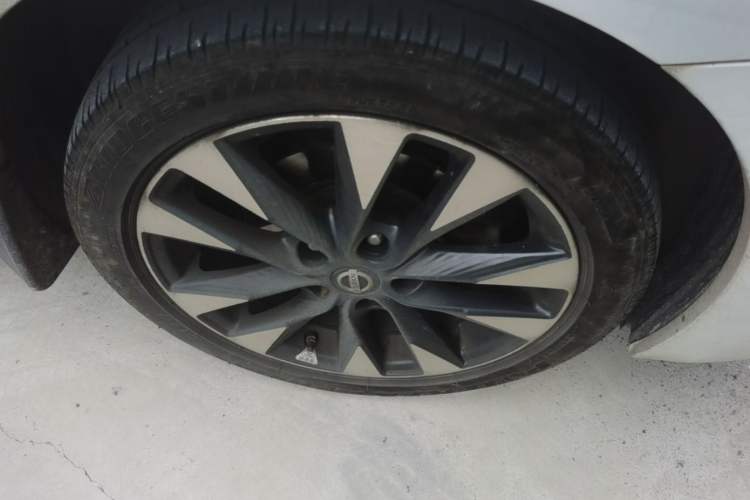 Used Nissan Lannia 2016 1.6L CVT Smart Edition Right Front Wheel Hub