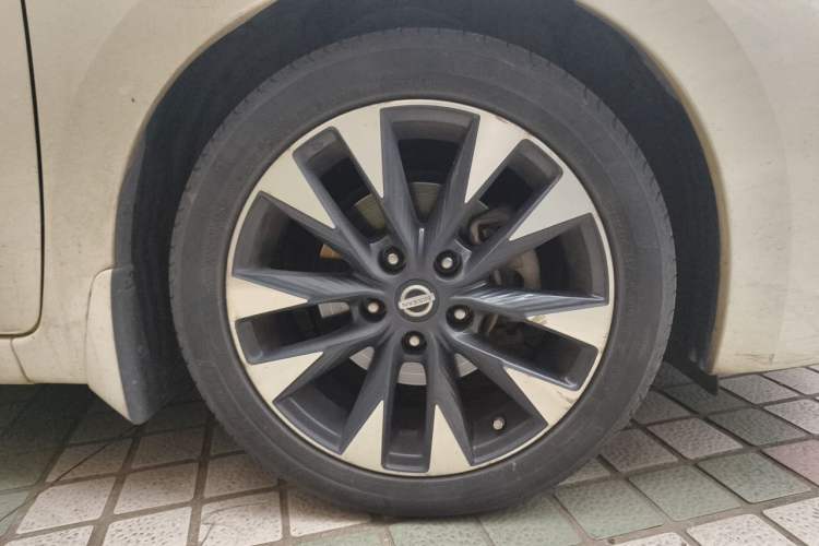 Used Nissan Lannia 2016 1.6L CVT Smart Cool Edition Right Front Wheel Hub