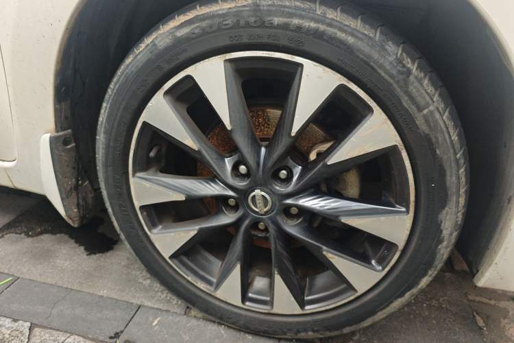 Used Nissan Lannia 2016 1.6L CVT Smart Cool Edition Right Front Wheel Hub