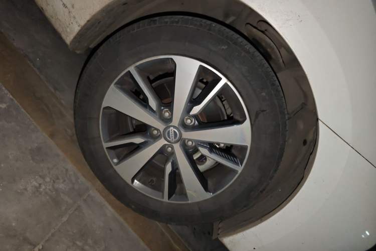 Used Nissan Lannia 2016 1.6L Manual Cool Edition Right Front Wheel Hub
