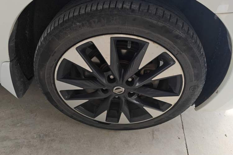 Used Nissan Lannia 2016 1.6L CVT Smart Cool Edition Right Front Wheel Hub