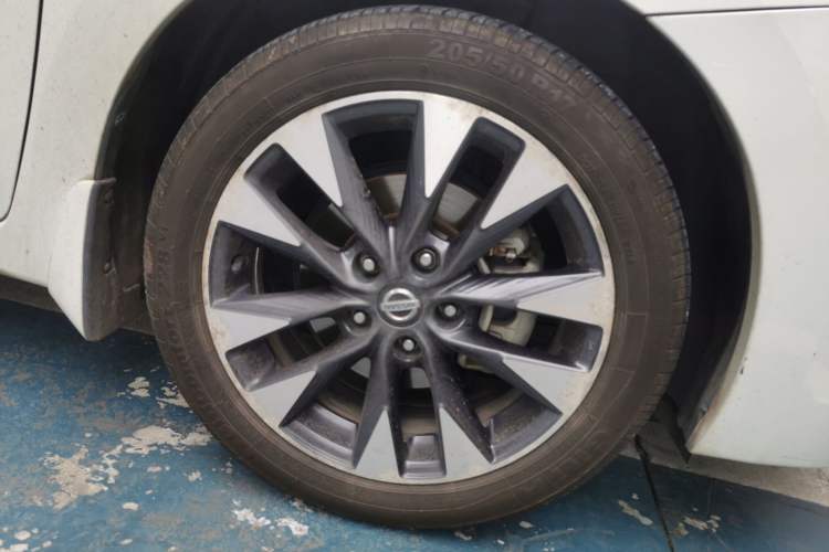 Used Nissan Lannia 2016 1.6L CVT Smart Cool Edition Right Front Wheel Hub