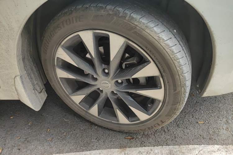 Used Nissan Lannia 2016 1.6L CVT Smart Cool Edition Right Front Wheel Hub
