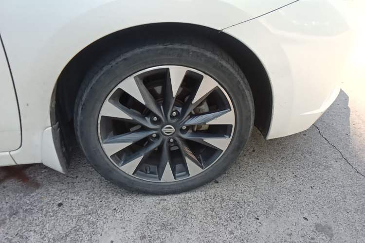 Used Nissan Lannia 2016 1.6L CVT Smart Cool Edition Right Front Wheel Hub