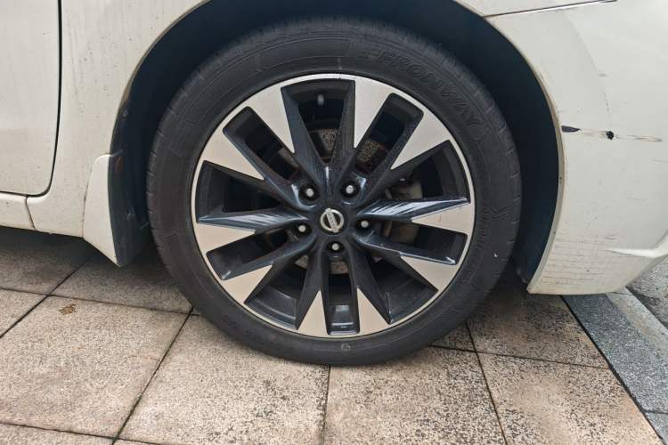 Used Nissan Lannia 2016 1.6L CVT Smart Cool Edition Right Front Wheel Hub