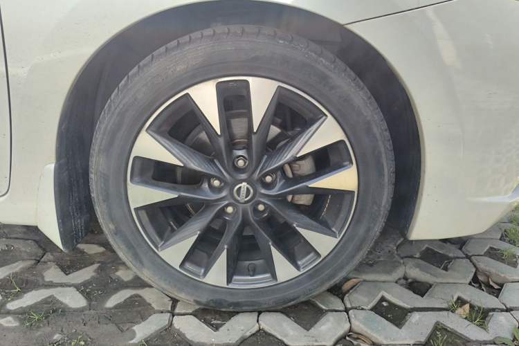 Used Nissan Lannia 2016 1.6L CVT Smart Cool Edition Right Front Wheel Hub