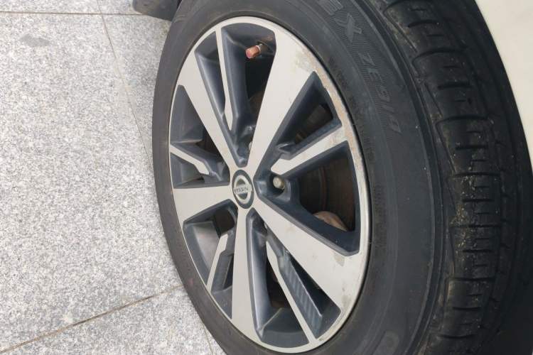 Used Nissan Lannia 2016 1.6L Manual Cool Edition Right Front Wheel Hub