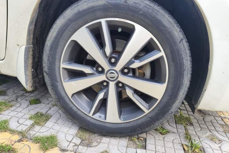 Used Nissan Lannia 2016 1.6L CVT Cool Edition Right Front Wheel Hub