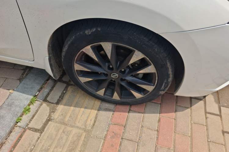 Used Nissan Lannia 2016 1.6L CVT Smart Cool Edition Right Front Wheel Hub