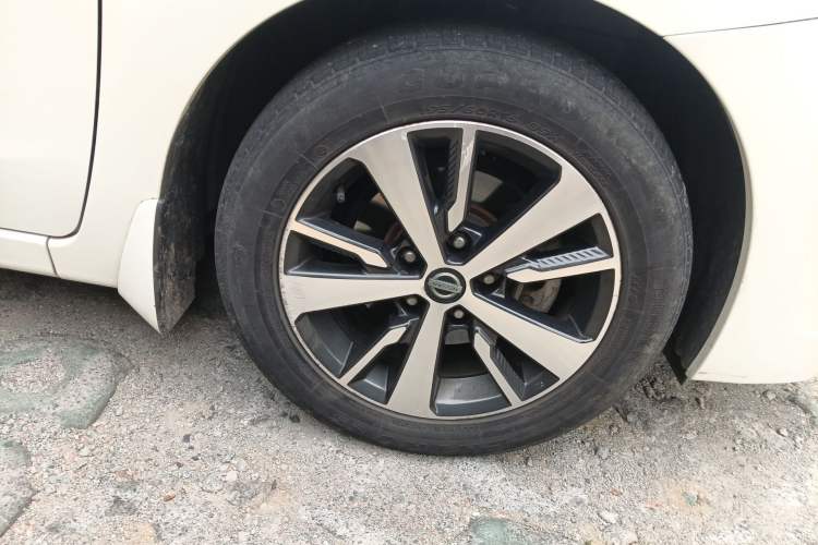 Used Nissan Lannia 2016 1.6L CVT Cool Edition Right Front Wheel Hub