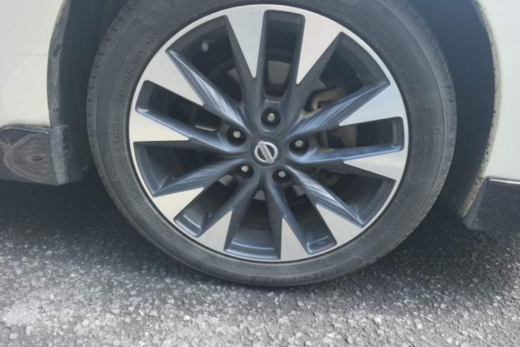 Used Nissan Lannia 2016 1.6L CVT Smart Cool Edition Right Front Wheel Hub