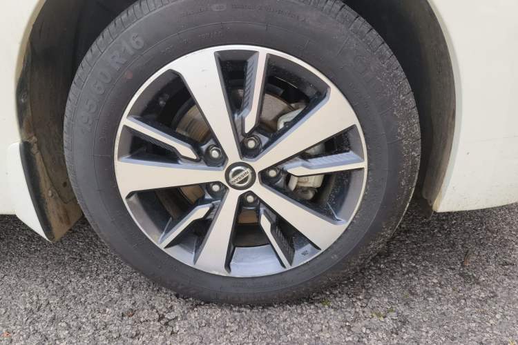 Used Nissan Lannia 2016 1.6L CVT Cool Edition Right Front Wheel Hub