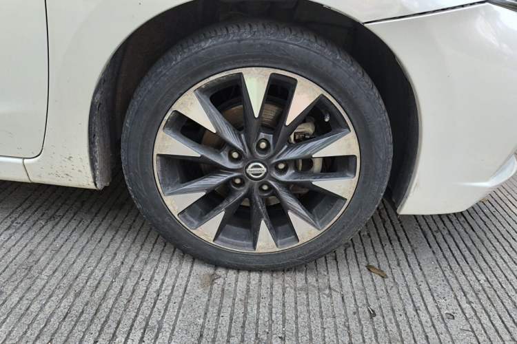 Used Nissan Lannia 2016 1.6L CVT Smart Cool Edition Right Front Wheel Hub
