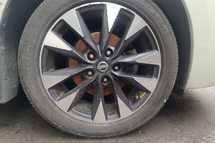 Used Nissan Lannia 2016 1.6L CVT Smart Cool Edition Right Front Wheel Hub