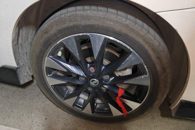 Used Nissan Lannia 2016 1.6L CVT Smart Edition Right Front Wheel Hub