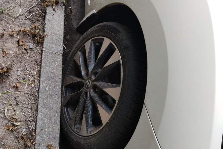 Used Nissan Lannia 2016 1.6L CVT Smart Cool Edition Right Front Wheel Hub