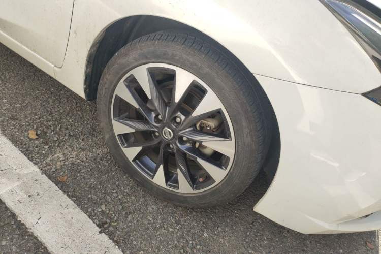 Used Nissan Lannia 2016 1.6L CVT Smart Cool Edition Right Front Wheel Hub