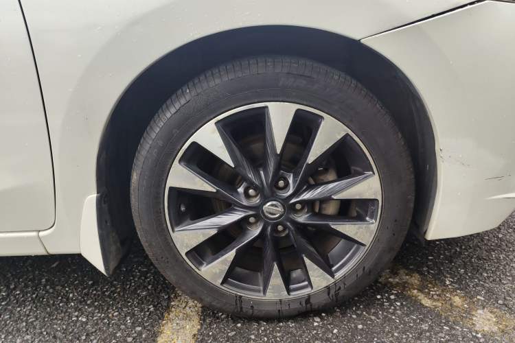 Used Nissan Lannia 2016 1.6L CVT Smart Cool Edition Right Front Wheel Hub