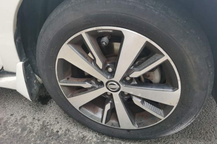 Used Nissan Lannia 2016 1.6L CVT Cool Edition Right Front Wheel Hub