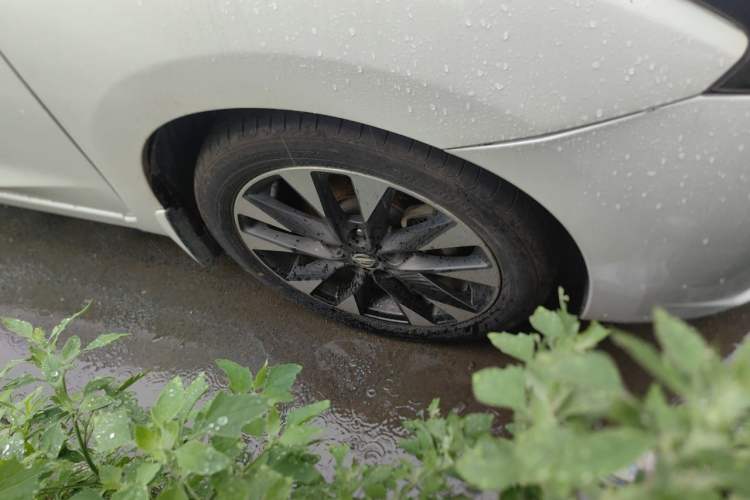 Used Nissan Lannia 2016 1.6L CVT Smart Cool Edition Right Front Wheel Hub