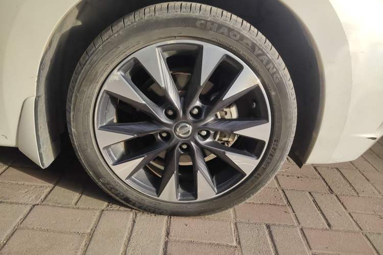Used Nissan Lannia 2016 1.6L CVT Smart Cool Edition Right Front Wheel Hub
