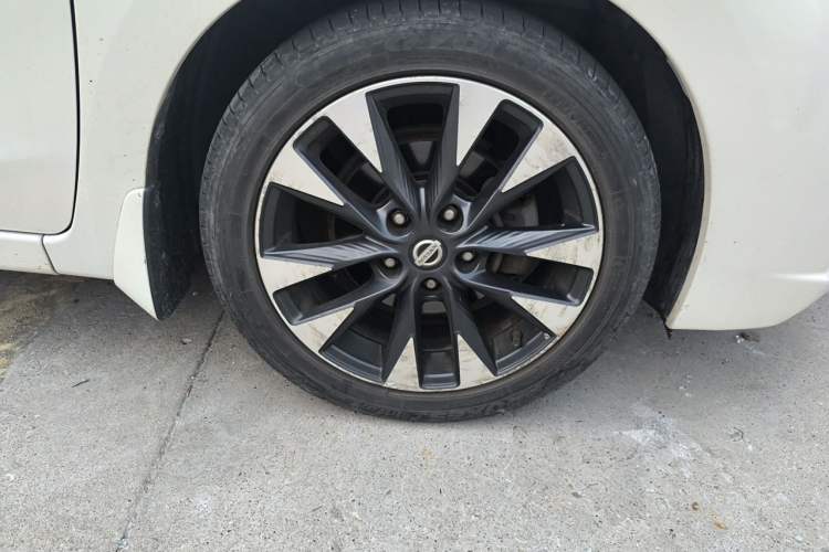 Used Nissan Lannia 2016 1.6L CVT Smart Cool Edition Right Front Wheel Hub
