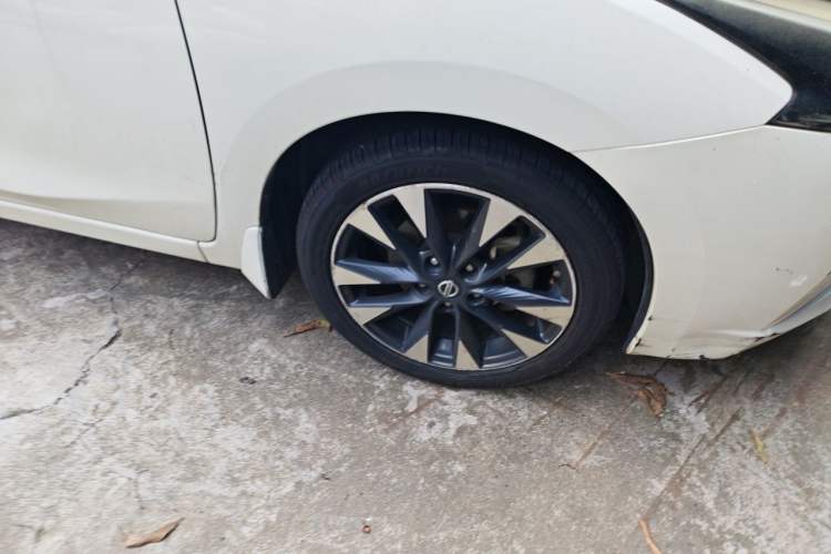 Used Nissan Lannia 2016 1.6L CVT Smart Cool Edition Right Front Wheel Hub