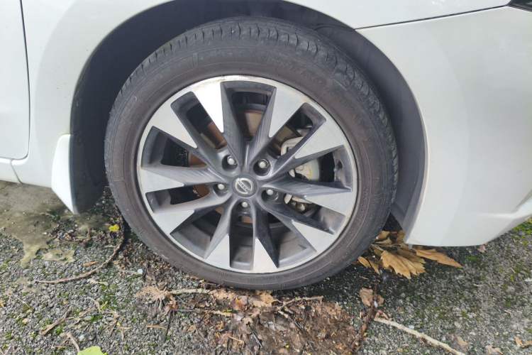 Used Nissan Lannia 2016 1.6L CVT Smart Cool Edition Right Front Wheel Hub