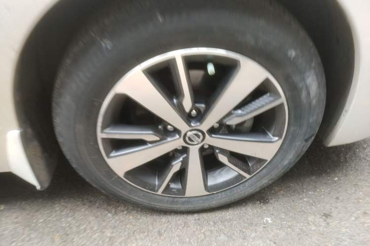 Used Nissan Lannia 2016 1.6L CVT Cool Edition Right Front Wheel Hub