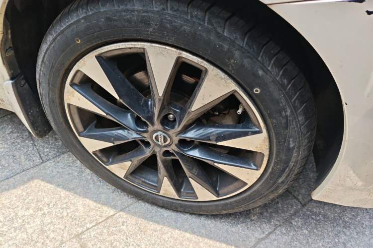 Used Nissan Lannia 2016 1.6L CVT Smart Cool Edition Right Front Wheel Hub