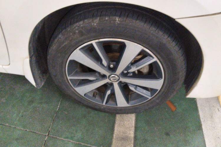 Used Nissan Lannia 2016 1.6L CVT Cool Edition Right Front Wheel Hub