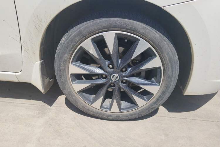 Used Nissan Lannia 2016 1.6L CVT Smart Cool Edition Right Front Wheel Hub