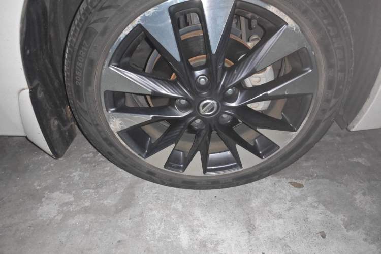 Used Nissan Lannia 2016 1.6L CVT Smart Cool Edition Right Front Wheel Hub