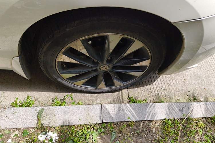 Used Nissan Lannia 2016 1.6L CVT Smart Edition Right Front Wheel Hub