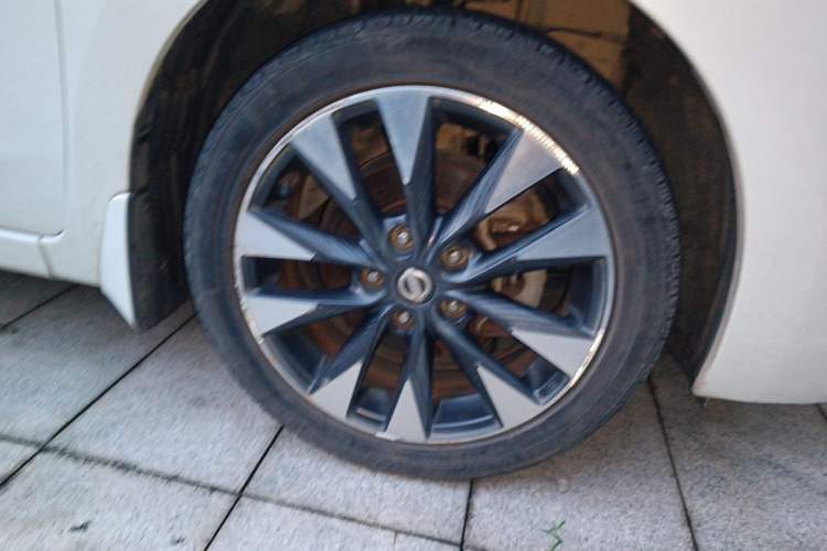 Used Nissan Lannia 2016 1.6L CVT Smart Cool Edition Right Front Wheel Hub