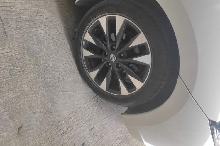 Used Nissan Lannia 2016 1.6L CVT Smart Cool Edition Right Front Wheel Hub