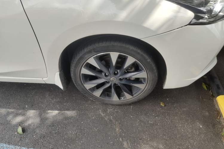 Used Nissan Lannia 2016 1.6L CVT Smart Cool Edition Right Front Wheel Hub