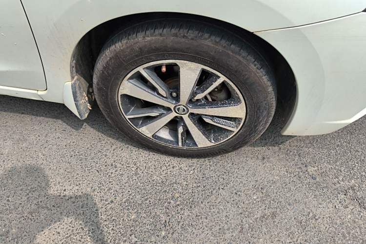 Used Nissan Lannia 2016 1.6L Manual Cool Edition Right Front Wheel Hub