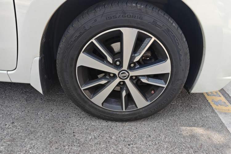 Used Nissan Lannia 2016 1.6L CVT Cool Edition Right Front Wheel Hub