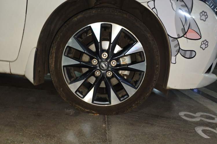 Used Nissan Lannia 2016 1.6L CVT Smart Cool Edition Right Front Wheel Hub