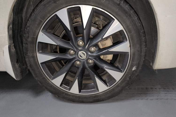 Used Nissan Lannia 2016 1.6L CVT Smart Cool Edition Right Front Wheel Hub