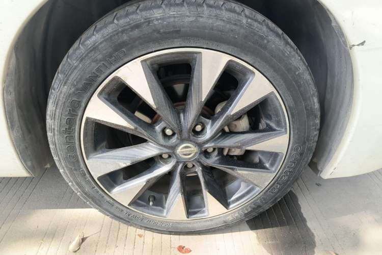 Used Nissan Lannia 2016 1.6L CVT Smart Cool Edition Right Front Wheel Hub